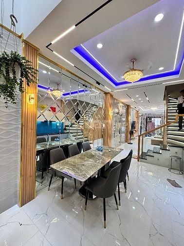 Hẻm xe hơi Hoàng Văn Thụ,Nhà Mới 4Tầng,4PN,Cách mặt tiền 1 căn nhà 