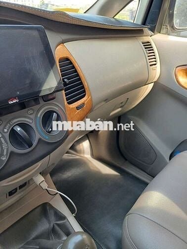 Toyota Innova 2011 G - chạy 250000 km
