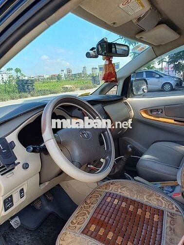 Toyota Innova 2011 G - chạy 250000 km