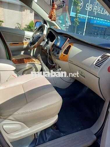 Toyota Innova 2011 G - chạy 250000 km