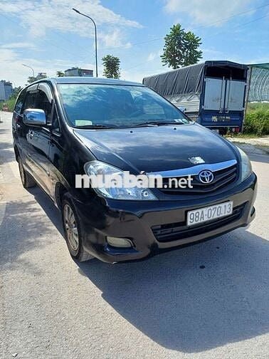 Toyota Innova 2011 G - chạy 250000 km