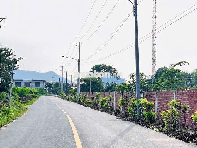 Kẹt tiền cần bán gấp lô đất đường Long Tân - Láng Dài