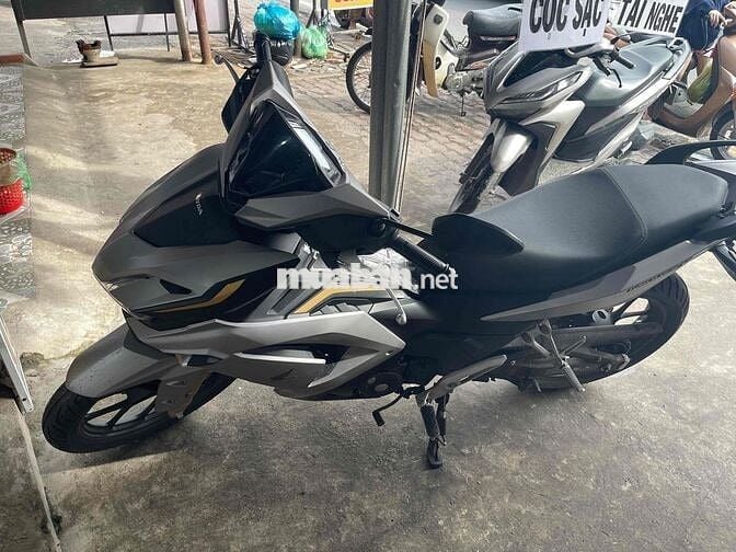 Winner V4 zin nguyen mẫu ! bao giấy tờ !