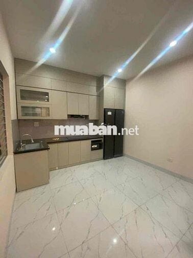Nhà mới Kính coong Âu cơ Tặng full nội thất DT 40/45m, 3 tầng, mt 10m