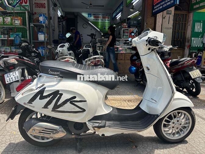 Vespa sprint trắng đen chính chủ