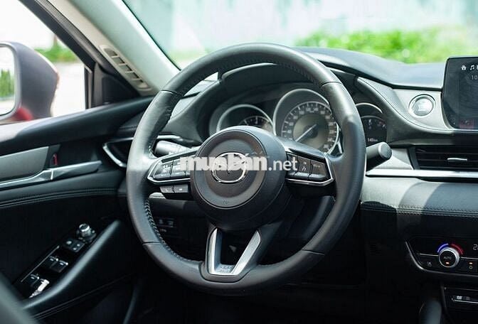 Mazda 6 Premium 2.0 AT 2022 - 32000 km