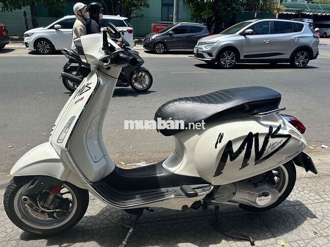 Vespa sprint trắng đen chính chủ