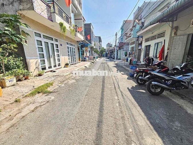 Đất gần chợ Dĩ An 2, sổ riêng, đường ô tô thông, xây tự do, 2002 Dĩ An