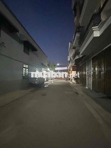 Hẻm bự nhà to - 50m2 ,4 tầng - Hoàn Công - giáp Tân Phú - hơn 5ty
