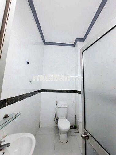 Nhà trệt 2 lầu 4PN đường Lý Chính Thắng 16 triệu
