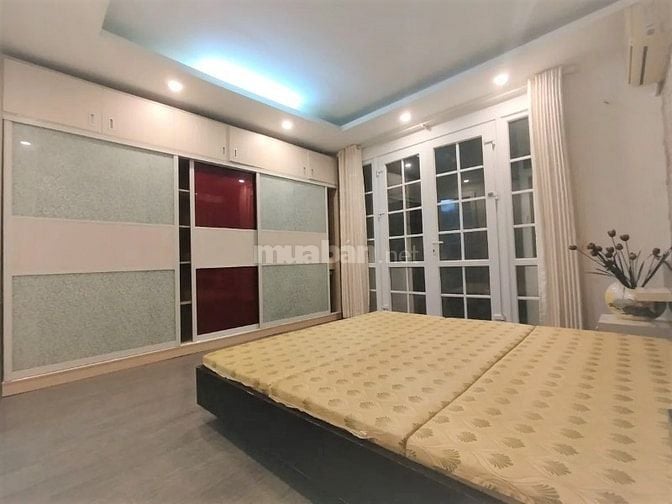 Bán nhà Nhật Chiêu,Tây Hồ, D/T: 60m2, view Hồ Tây, gần oto, KD sầm uất