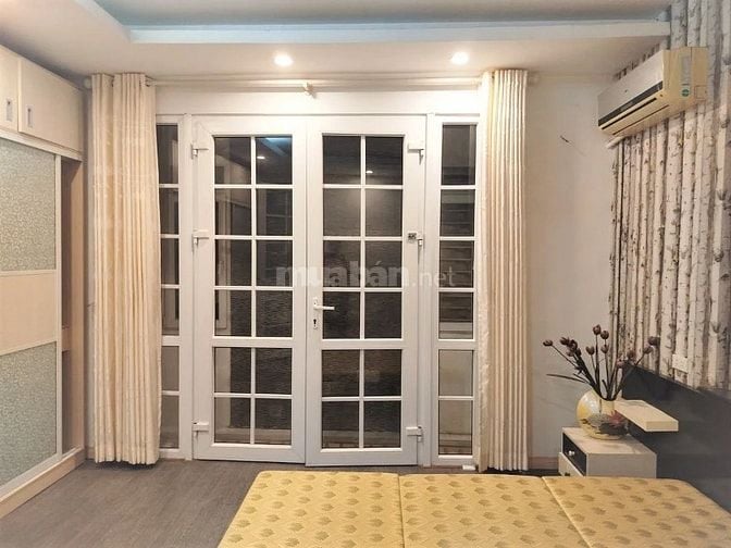 Bán nhà Nhật Chiêu,Tây Hồ, D/T: 60m2, view Hồ Tây, gần oto, KD sầm uất
