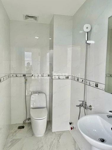 Cần cho thuê nhà ngay MT đường Bàu Cát P. 12 Q. Tân Bình 