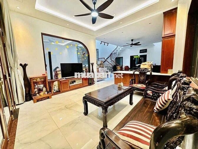 Cho thuê nhà 3 tầng mặt tiền Thanh Long, Hải Châu