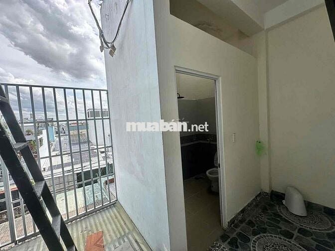 NHÀ PHỐ ĐÚC KIÊN CỐ,HẺM 5m XE HƠI VÀO NHÀ,NGAY TRUNG TÂM KO THIẾU GÌ