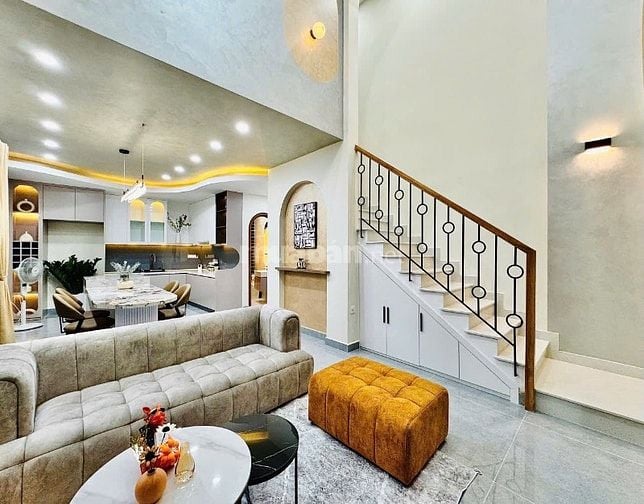 ⭐️Nhà DT:5x10m, 3 Lầu tuyệt đẹp Cao cấp hẻm Huỳnh Văn Bánh, P11.