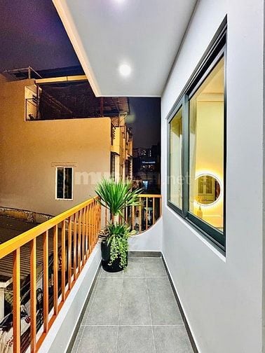 ⭐️Nhà DT:5x10m, 3 Lầu tuyệt đẹp Cao cấp hẻm Huỳnh Văn Bánh, P11.