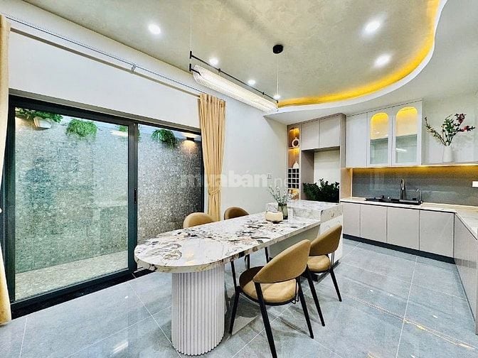 ⭐️Nhà DT:5x10m, 3 Lầu tuyệt đẹp Cao cấp hẻm Huỳnh Văn Bánh, P11.
