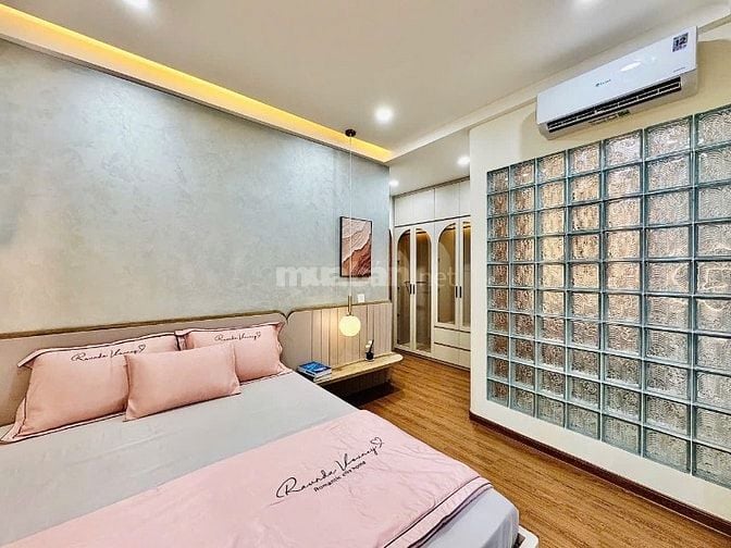 ⭐️Nhà DT:5x10m, 3 Lầu tuyệt đẹp Cao cấp hẻm Huỳnh Văn Bánh, P11.