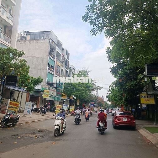 3 lầu đường 2 xe tải ( 4PN 5WC ) sân rộng