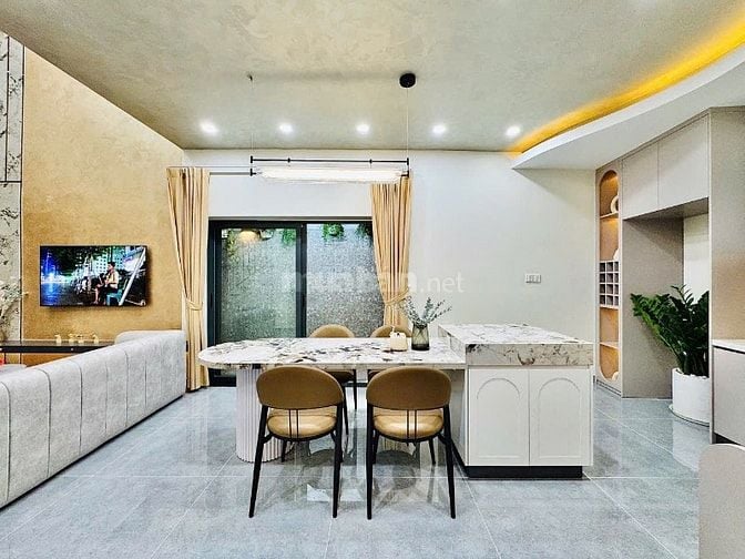⭐️Nhà DT:5x10m, 3 Lầu tuyệt đẹp Cao cấp hẻm Huỳnh Văn Bánh, P11.