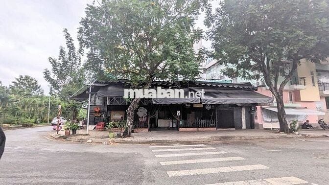 Cho thuê mặt bằng góc, 2 mặt tiền, Tân Phong quận 7