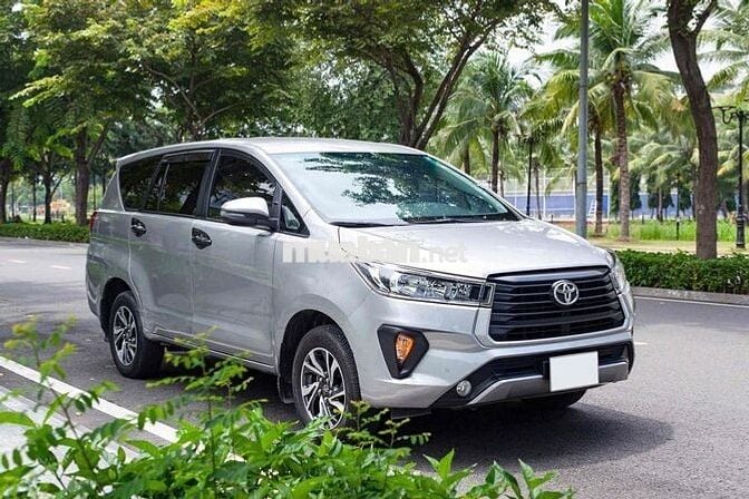 Toyota Innova 2024 E 2.0 MT - 55000 km