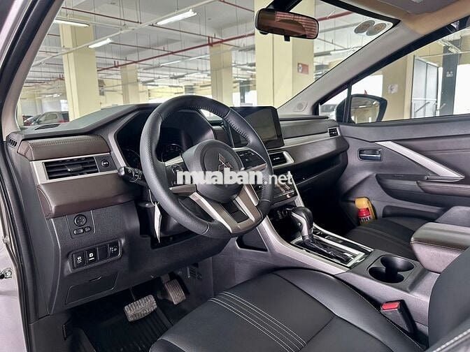 Mitsubishi Xpander Pre 2023 màu xám-32000km