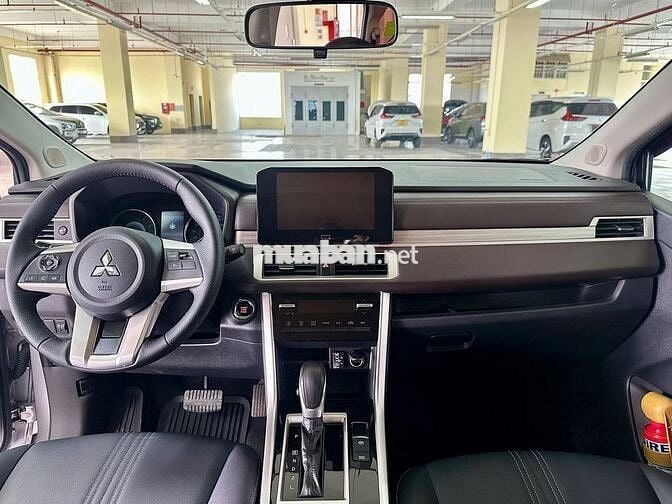 Mitsubishi Xpander Pre 2023 màu xám-32000km
