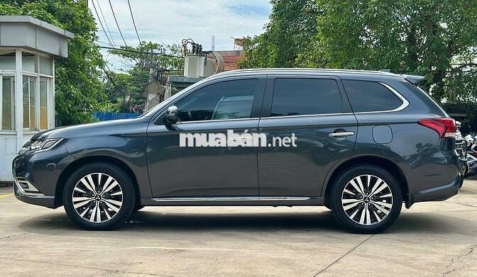 Mitsubishi Outlander Pre 2023 màu đen-30000km