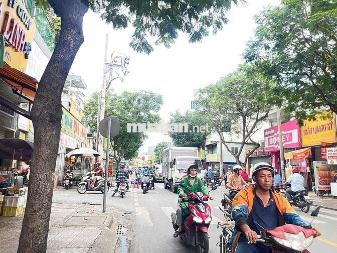 Mặt Tiền Âu Cơ - Đoạn Gần Vòng Xoay Lê Đại Hành.