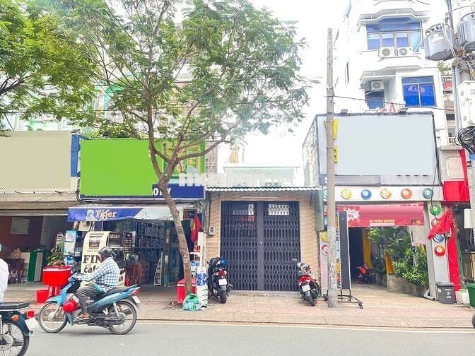 Mặt Tiền Âu Cơ - Đoạn Gần Vòng Xoay Lê Đại Hành.