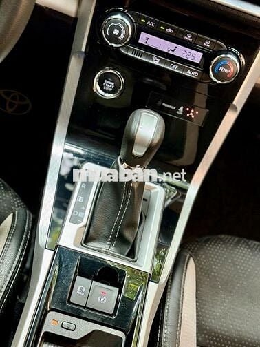 Veloz 2022 số tự động màu trắng