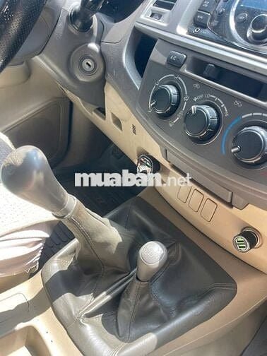 Toyota Hilux 2012, giá 365 triệu đồng