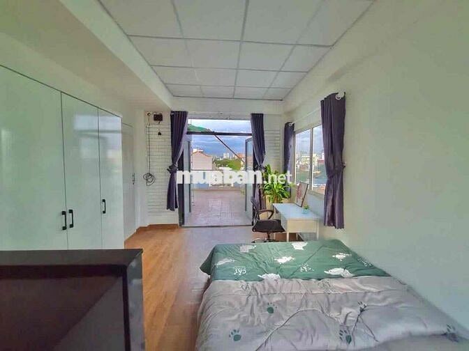 Phòng Ban Công siêu rộng, full nội thất 45m2 ngay tại Phan Chu Trinh