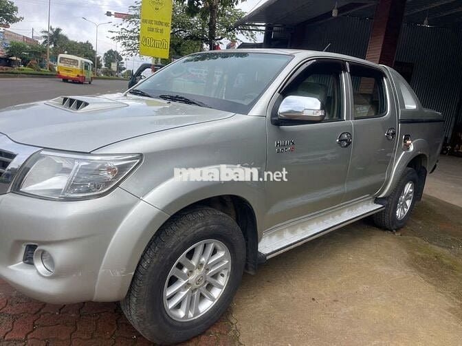 Toyota Hilux 2012, giá 365 triệu đồng
