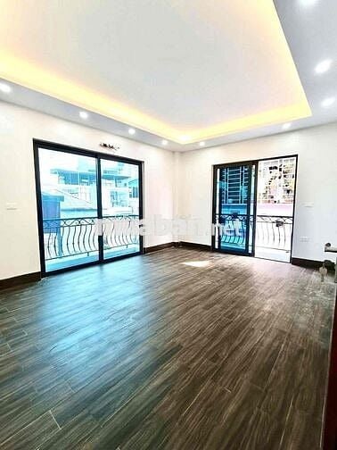 Bán Nhà Trần Cung - Lô Góc - Thang Máy - Ô Tô - Nhiều Phòng Ngủ