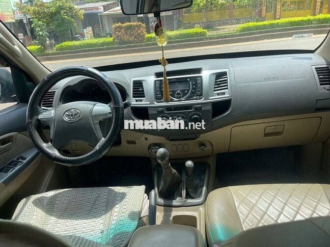Toyota Hilux 2012, giá 365 triệu đồng