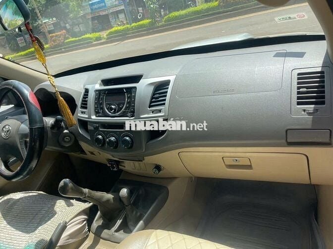 Toyota Hilux 2012, giá 365 triệu đồng