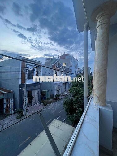 Cho thuê nhà nguyên căn 1 trện 1 lầu 3 phòng ngủ