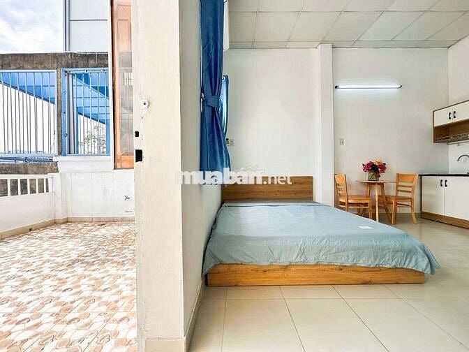 Mới 100% ! Dạng studio balcon - Full Nội Thất - Ngay Vòng Xoay Dân Chủ