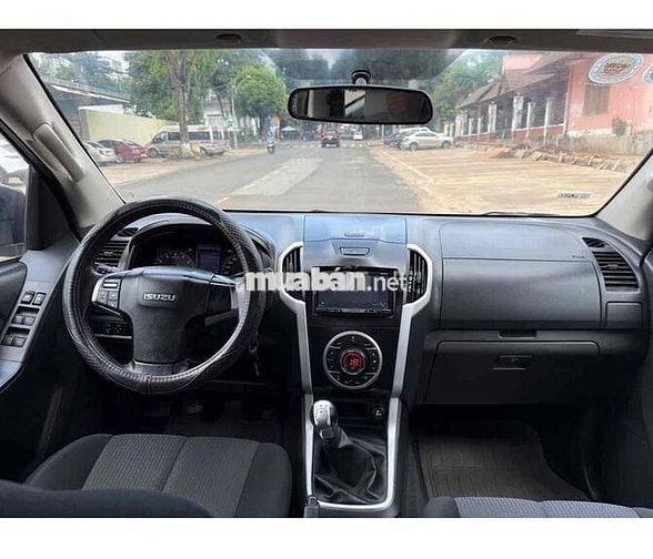 Isuzu Dmax 2016 LS 2.5 4x2 MT - 100000 km
