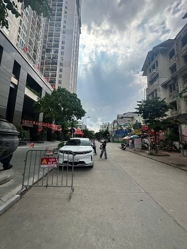 Bán tòa nhà văn phòng mặt đường Lê Trọng Tấn khu A Geleximco.