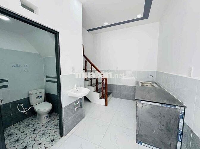 cần bán gấp nhà 1 trệt + 1 lầu . giá 650 triệu