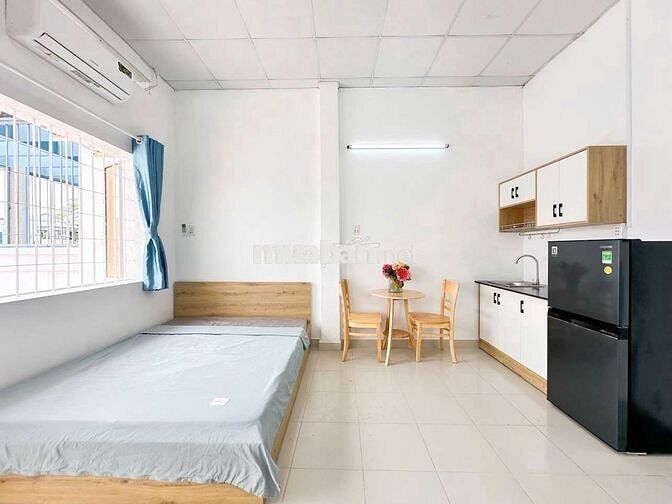 Mới 100% ! Dạng studio balcon - Full Nội Thất - Ngay Vòng Xoay Dân Chủ
