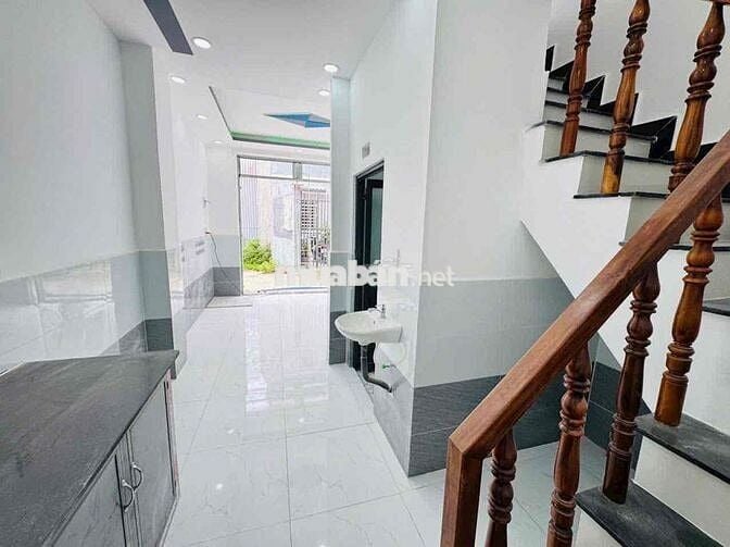 cần bán gấp nhà 1 trệt + 1 lầu . giá 650 triệu