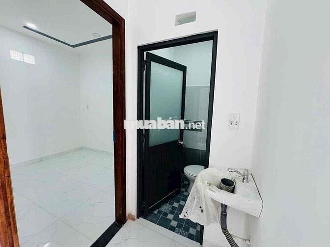 cần bán gấp nhà 1 trệt + 1 lầu . giá 650 triệu