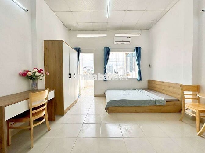 Mới 100% ! Dạng studio balcon - Full Nội Thất - Ngay Vòng Xoay Dân Chủ