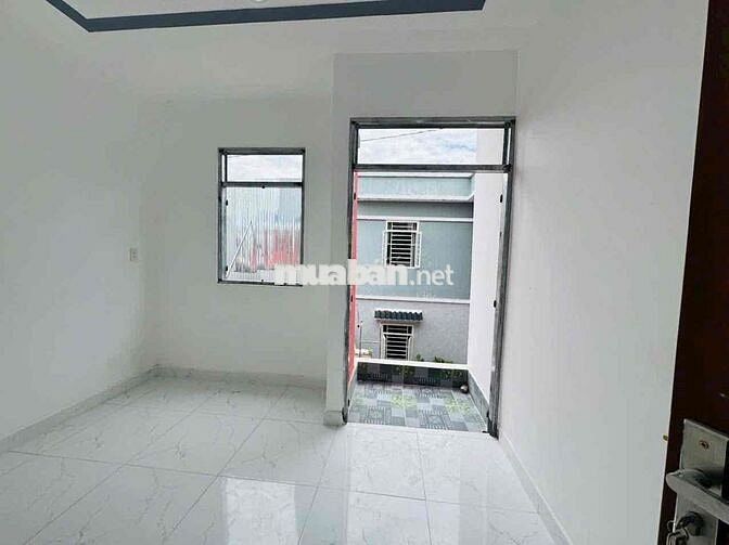 cần bán gấp nhà 1 trệt + 1 lầu . giá 650 triệu