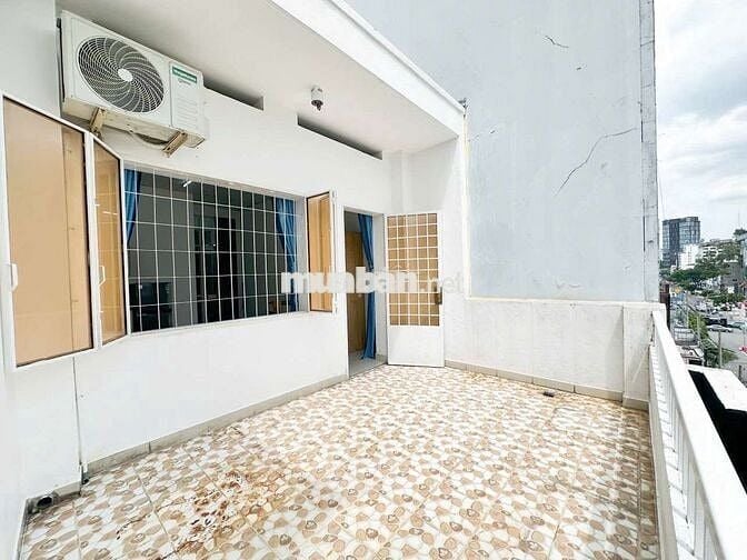 Mới 100% ! Dạng studio balcon - Full Nội Thất - Ngay Vòng Xoay Dân Chủ